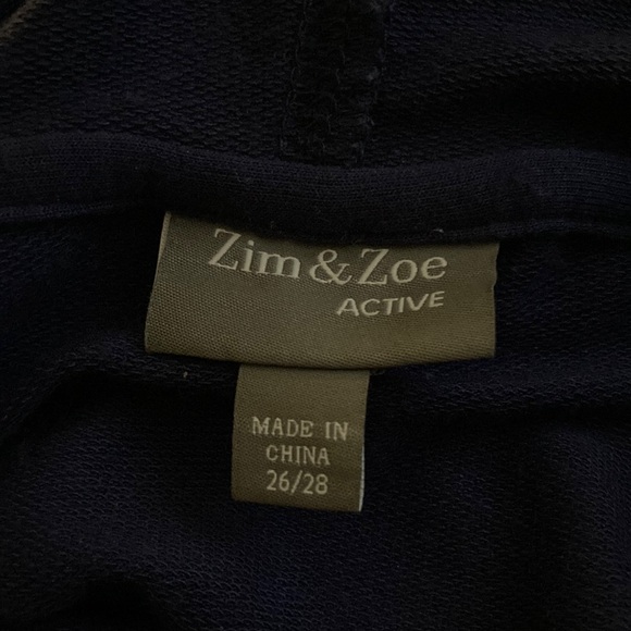 Long sleeve lightweight hoodie with pockets. - Picture 2 of 4